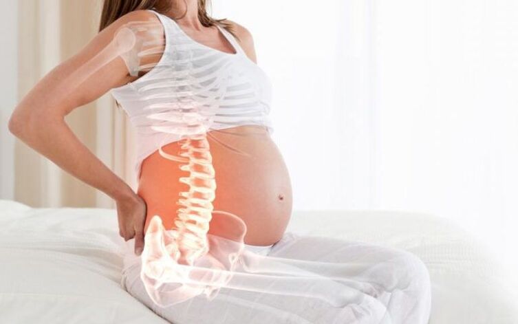 A terhes nőknek fájdalmai vannak a gerincben a lapockák között a hátizmokra nehezedő fokozott igénybevétel miatt