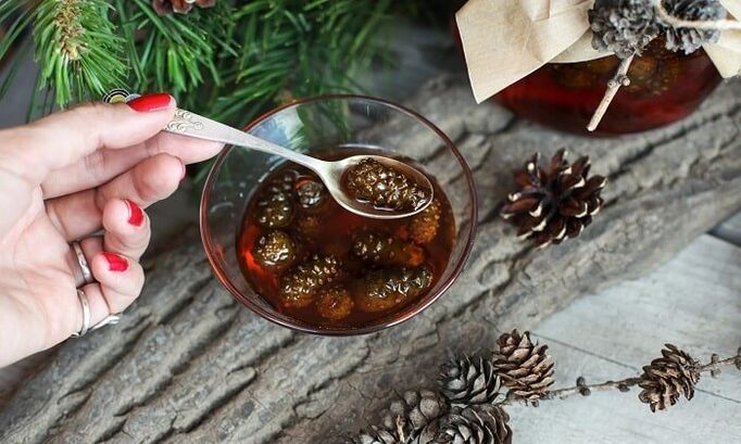 Fenyőbimbókon alapuló tinktúra a nyaki osteochondrosis otthoni kezelésére